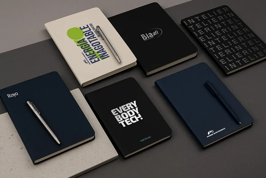 Cuadernos, libretas y bolígrafos